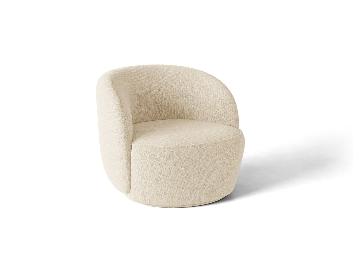 Drehbarer Sessel Jonas von Micadoni in leichtem Beige mit Veloursbezug, gepolsterten Kunststoff-Beinen und runder Sitzfläche.