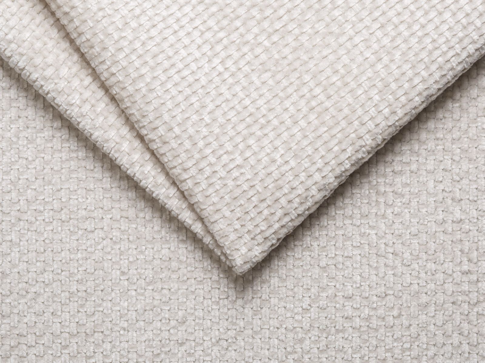 Elegantes Bettgestell Whale in sanftem Beige, ideal für stilvolle Schlafzimmer und entspannende Oasen, erhältlich bei KAQTU Design AG.