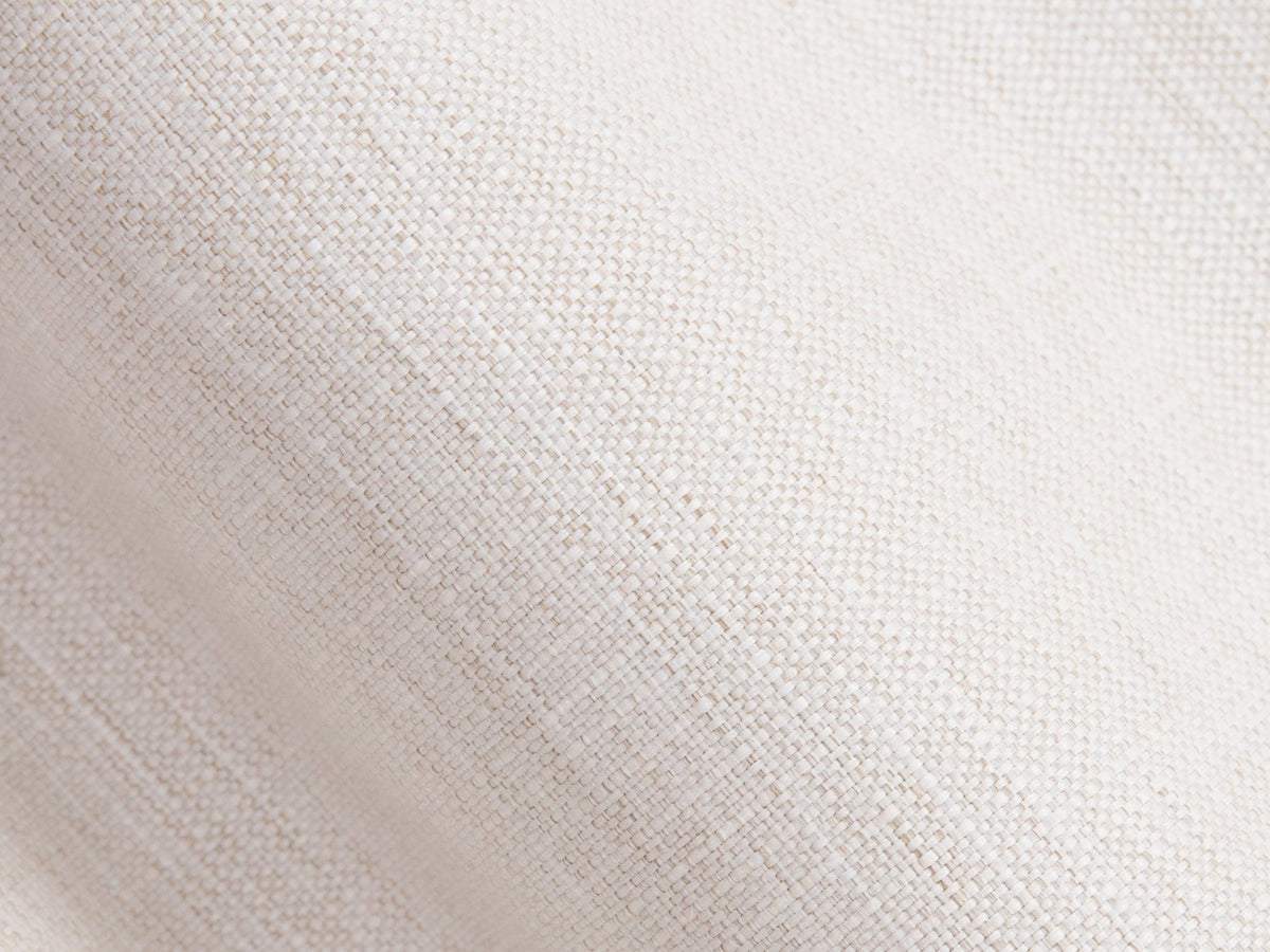 Whale Bettgestell von Micadoni in leichtem Beige mit Chenille-Bezug Eden, schwarzen Metallbeinen und schlichter, rechteckiger Form ohne Kopfteil.