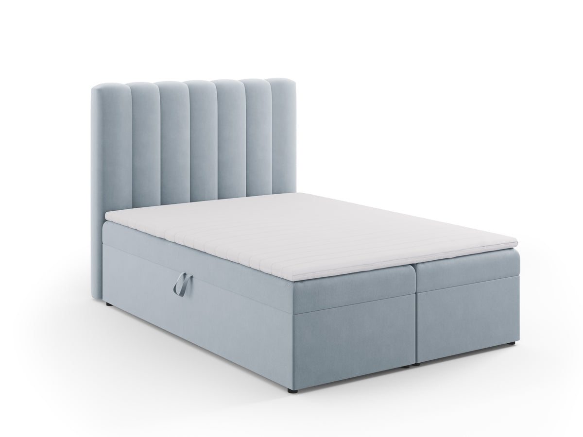 Kelp Boxspringbett Set 140cm: Headboard + Box Springs/Matratze + Matratze Topper in Light Blue-Bluvel präsentiert im Onlineshop von KAQTU Design AG. Bett ist von Micadoni
