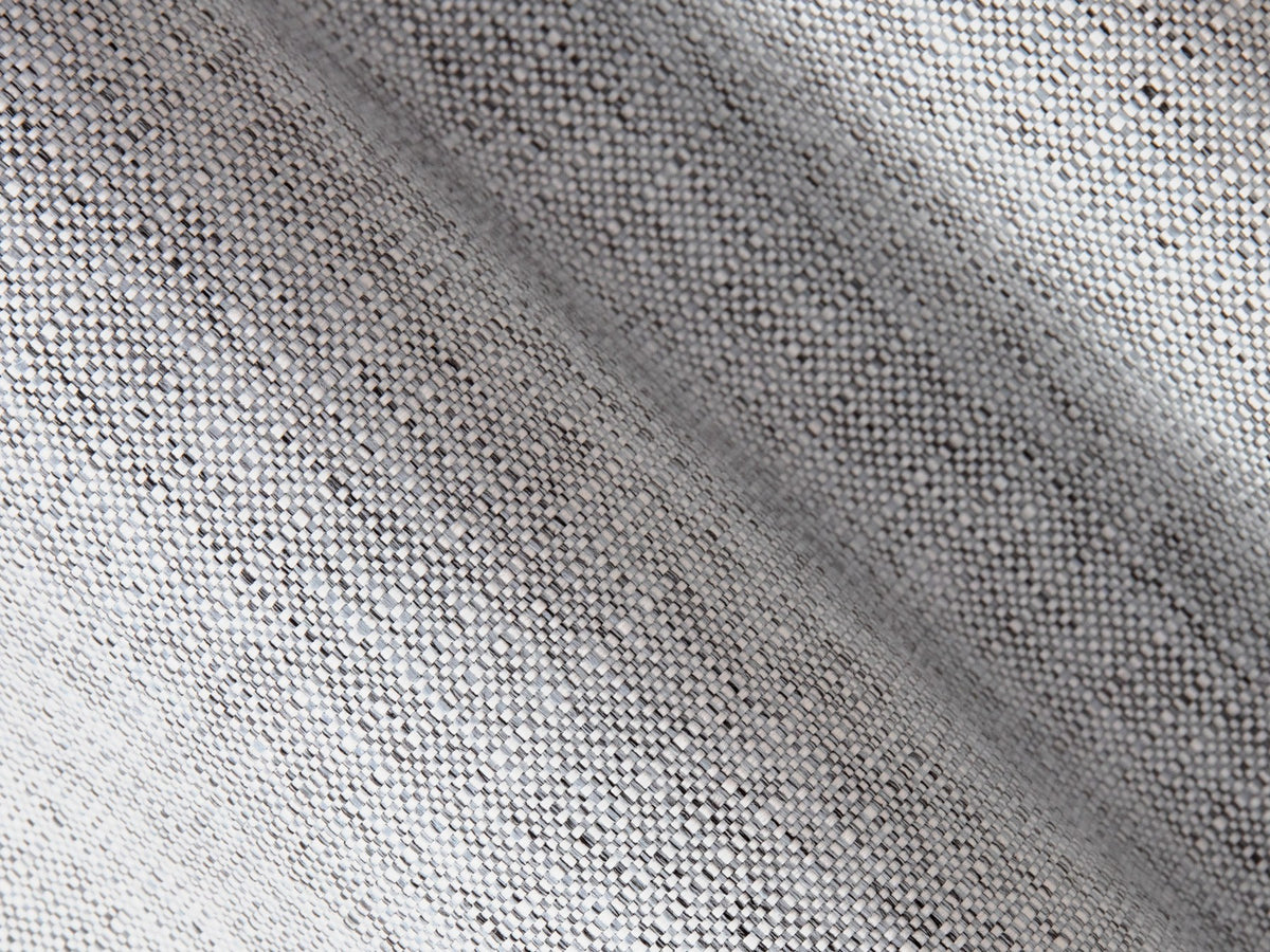 Bettgestell Whale von Micadoni in leichtem Beige, Chenille-Stoff Eden, Buchenholzbeine, ohne Kopfteil, Ansicht von schräg vorne.