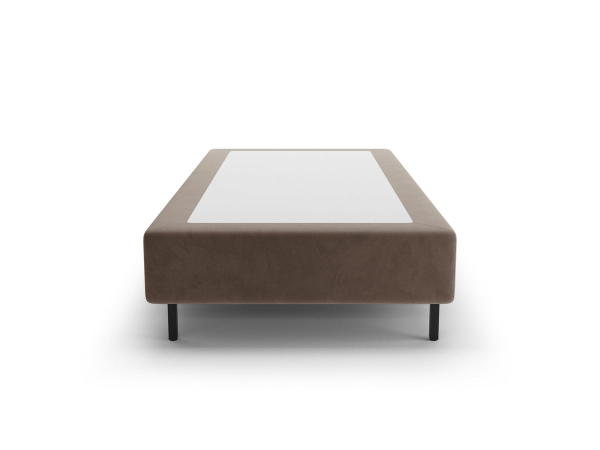 Bettgestell Whale von Micadoni in Leichtes Beige, Chenille-Bezug mit 3D-Struktur, schwarze Metallbeine, ohne Kopfteil, minimalistische Form