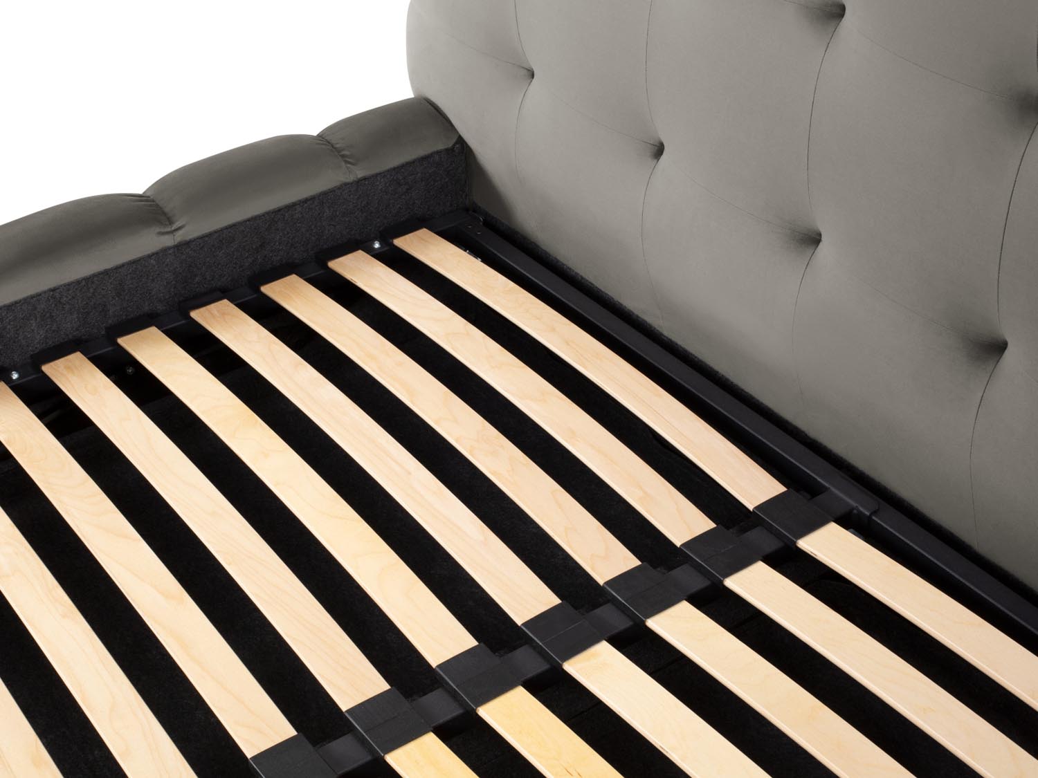 Stilvolles Mamaia Velour Bett in dezentem Grau, ideal für modernen Wohnraum, mit praktischem Stauraum und elegantem Kopfteil.