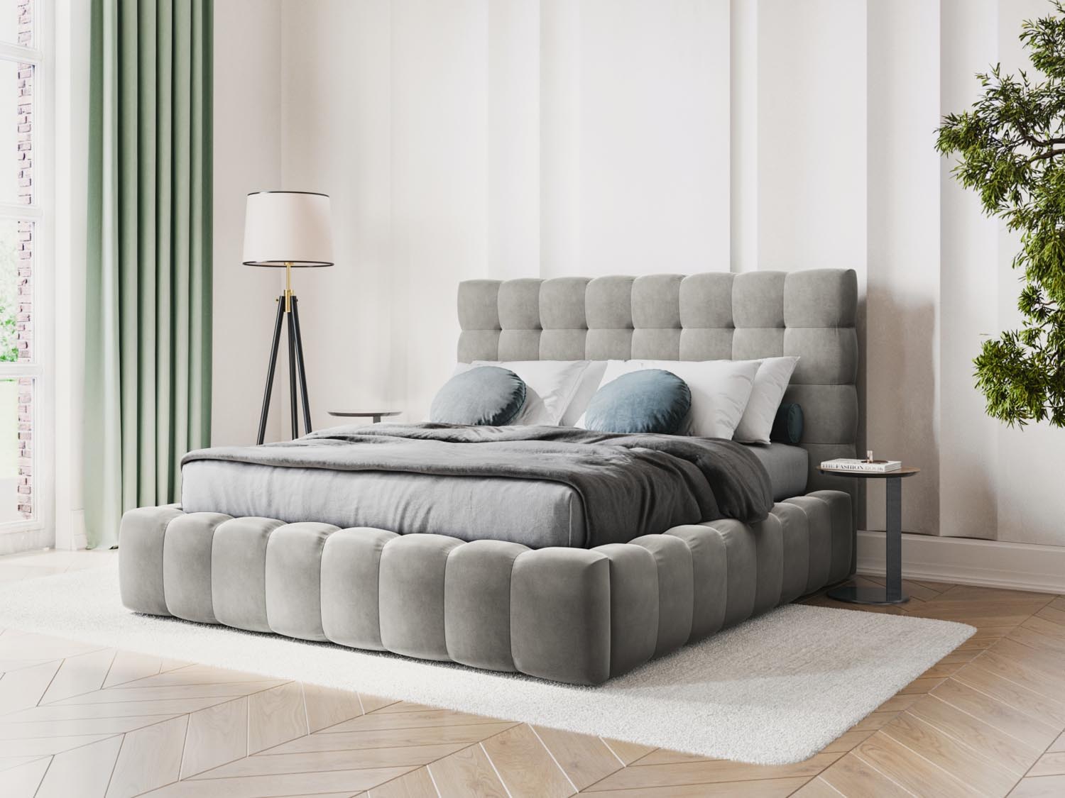 Entdecken Sie das Mamaia Velour Bett von Micadoni: stilvolles Design, praktischer Stauraum und komfortables Headboard für Ihr Schlafzimmer.