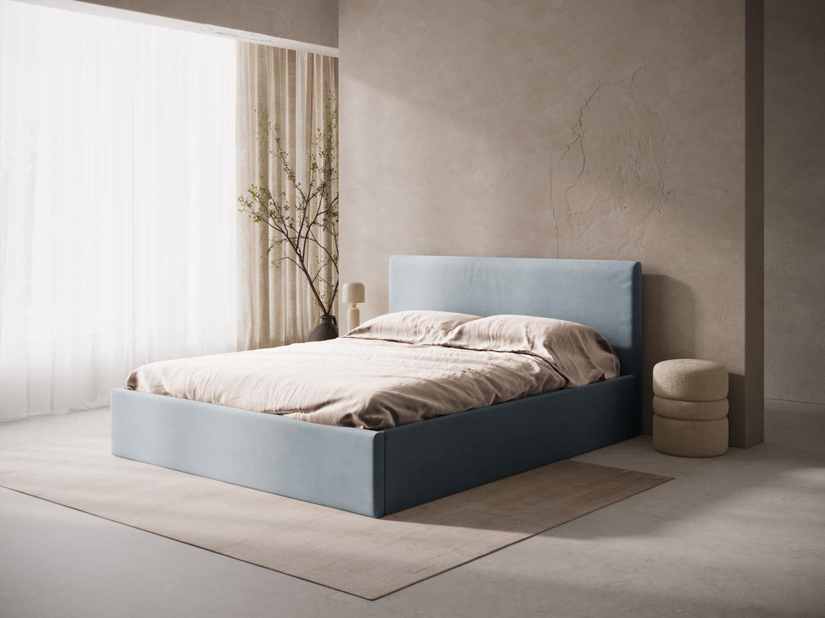 Susan Bett mit Stauraum 140cm in Light Blue-Bluvel präsentiert im Onlineshop von KAQTU Design AG. Bett ist von Micadoni