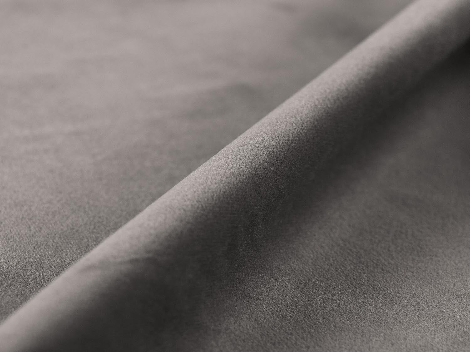 Stylisches Velourbett in Grau von Lupine mit integriertem Stauraum und ansprechendem Kopfteil, ideal für moderne Schlafzimmer.