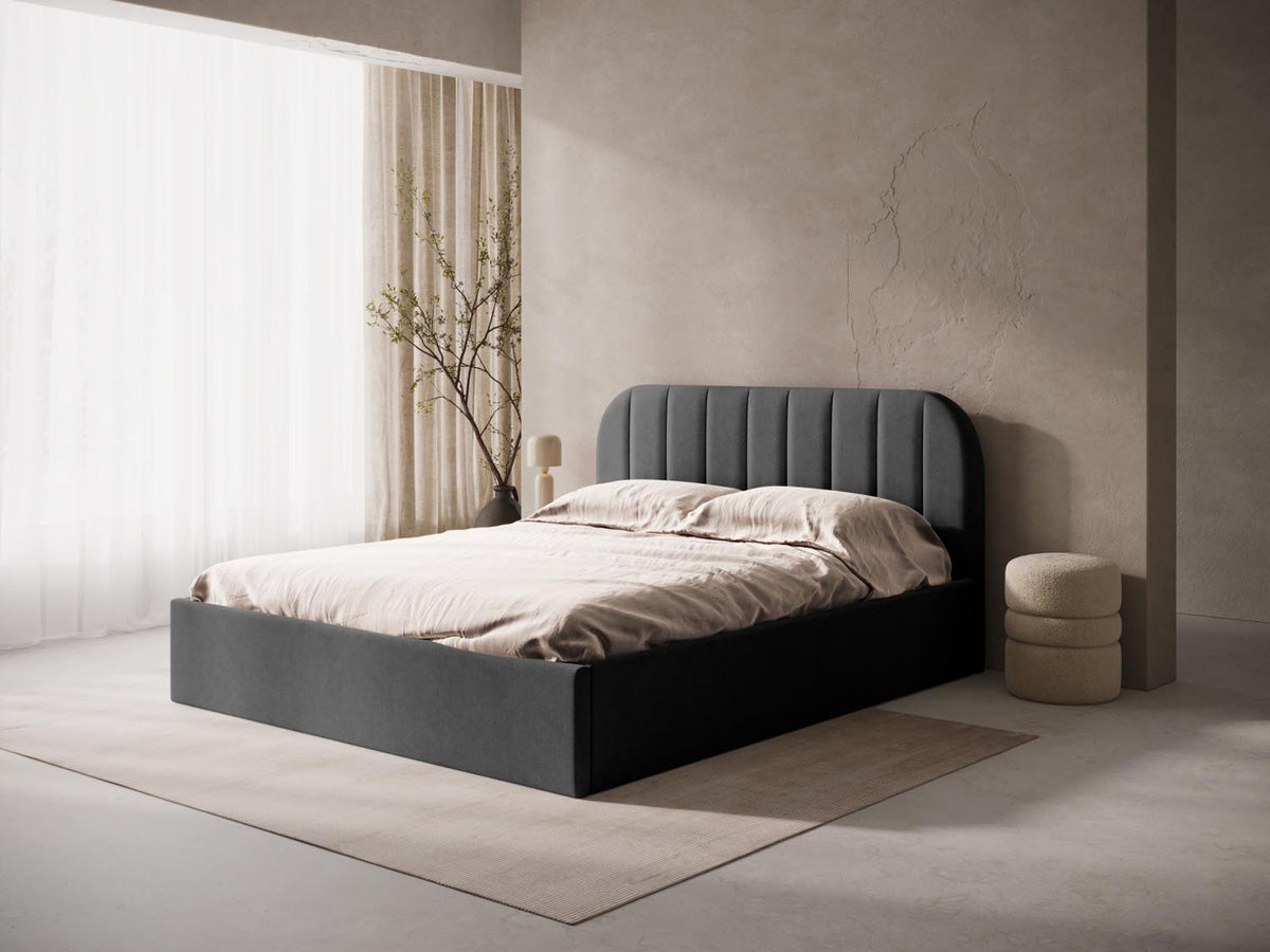 Susan Bett mit Stauraum 160cm in Anthracite-Moly präsentiert im Onlineshop von KAQTU Design AG. Bett ist von Micadoni