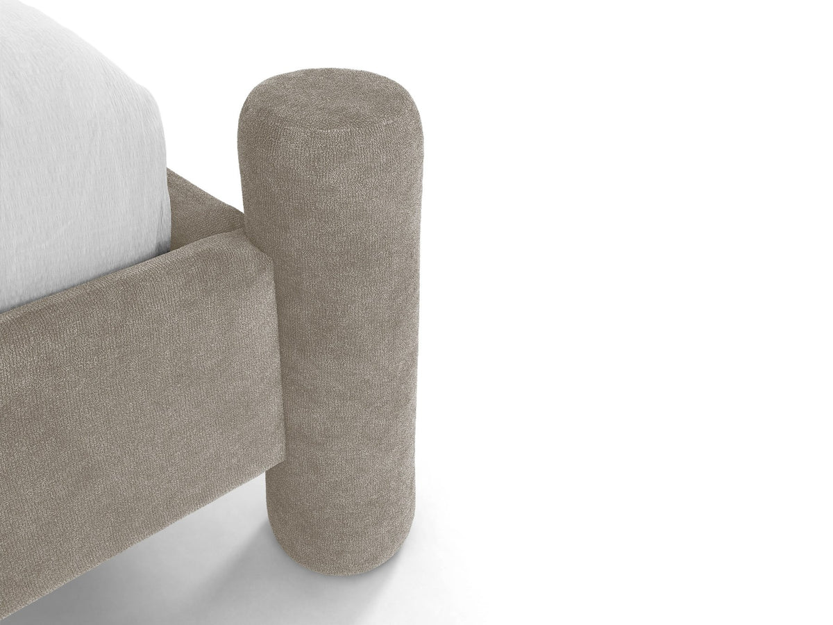 Polstergestell des Vera Betts mit abgerundetem Kopfteil in Chenille-Stoff Perfect Harmony, hellbeige, mit gepolsterten Holzbeinen.