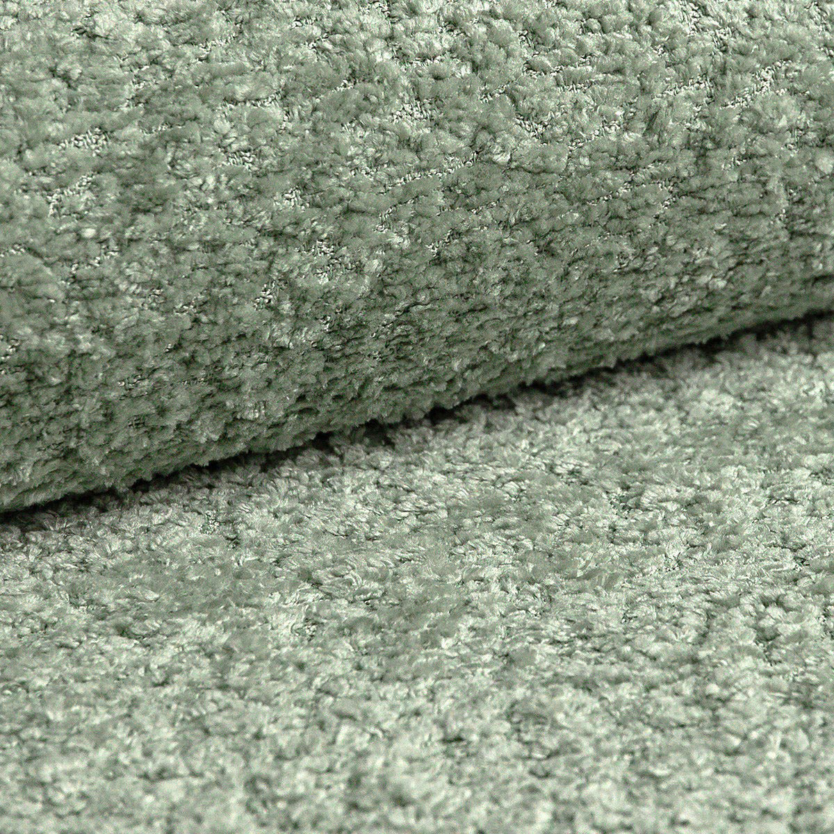 Stauraumbett Mount mit gepolstertem Kopfteil, Massivholzrahmen aus Kiefer und schwarzen Kunststoffbeinen, Bettkasten mit Gaslift-Mechanismus sichtbar geöffnet