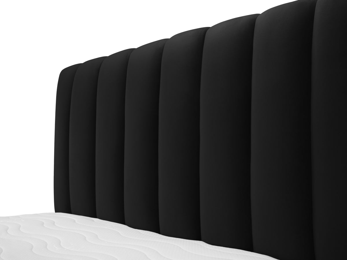 Kelp Bett mit Stauraum und Headboard 160cm in Black-Bluvel präsentiert im Onlineshop von KAQTU Design AG. Bett ist von Micadoni