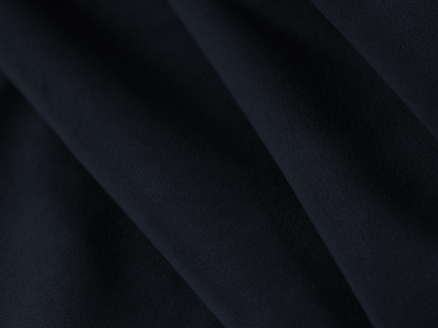 Stylisches Miley Velour Bett in tiefem Blau, ausgestattet mit Stauraum und einem ansprechenden Kopfteil, ideal für zeitgemäße Schlafzimmer.