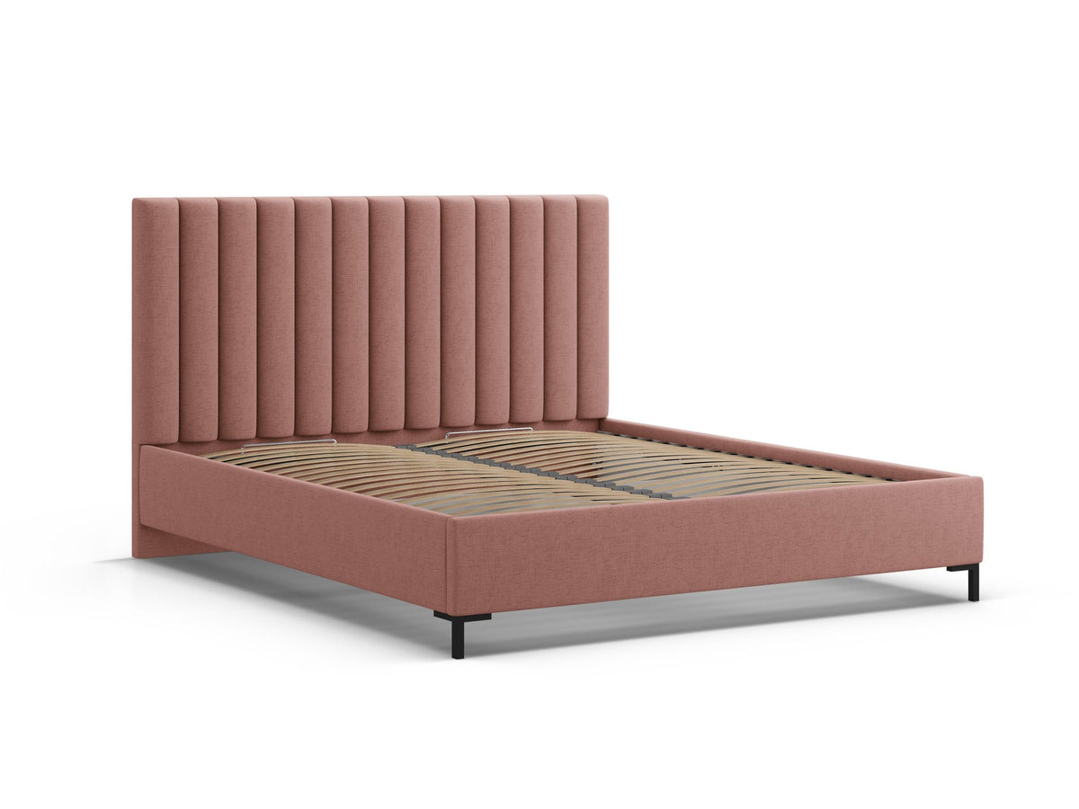Flaschengrünes Boucle-Bett mit Stauraumkasten, gepolstertem Kopfteil und schwarzen Metallbeinen, Frontalansicht im Schlafzimmer.