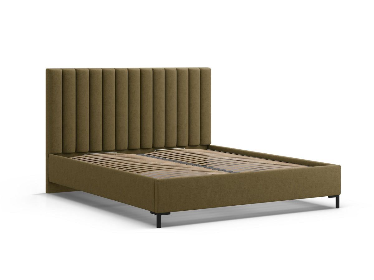 Flaschengrünes Boucle-Bett mit Stauraumkasten, gepolstertem Kopfteil und schwarzen Metallbeinen, Frontalansicht im Schlafzimmer.