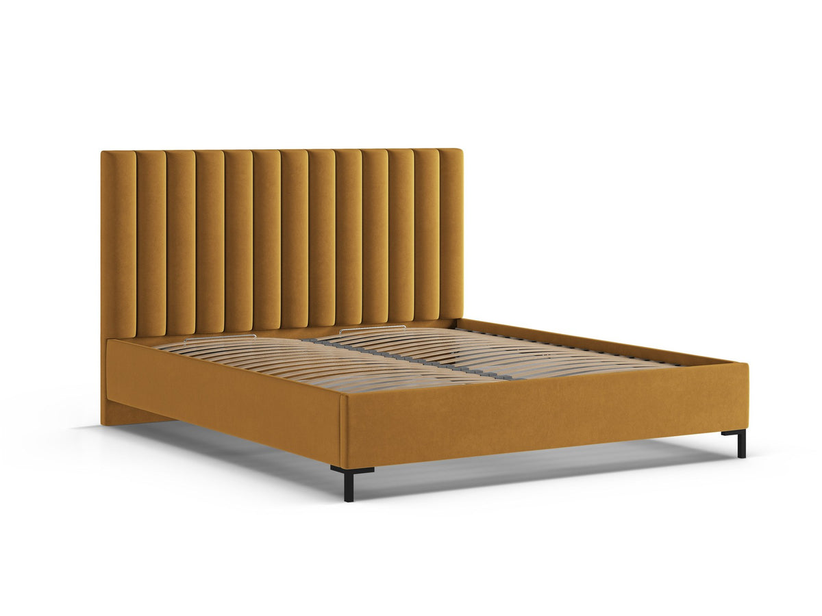 Flaschengrünes Boucle-Bett mit Stauraumkasten, gepolstertem Kopfteil und schwarzen Metallbeinen, Frontalansicht im Schlafzimmer.