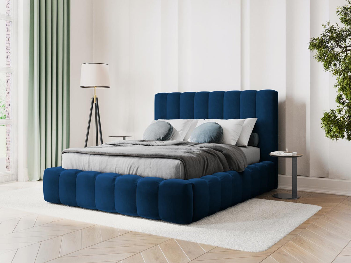 Kelp Bett mit Stauraum und Headboard 180cm in Royal Blue-Bluvel präsentiert im Onlineshop von KAQTU Design AG. Bett ist von Micadoni