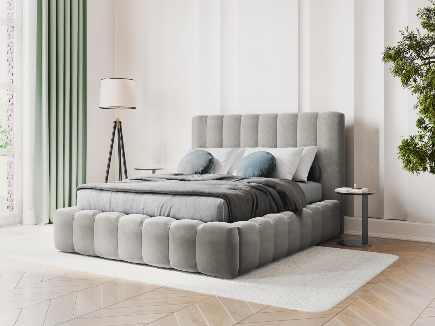 Erleben Sie das elegante Kelp Velour Bett von Micadoni – ideal für Ihr modernes Schlafzimmer, ausgestattet mit praktischem Stauraum und komfortablem Headboard.