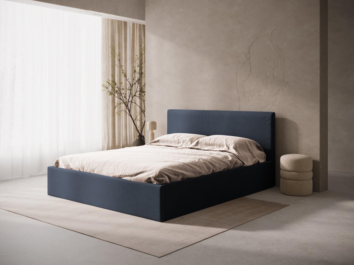 Susan Bett mit Stauraum 200cm in Dark Blue-Bluvel präsentiert im Onlineshop von KAQTU Design AG. Bett ist von Micadoni