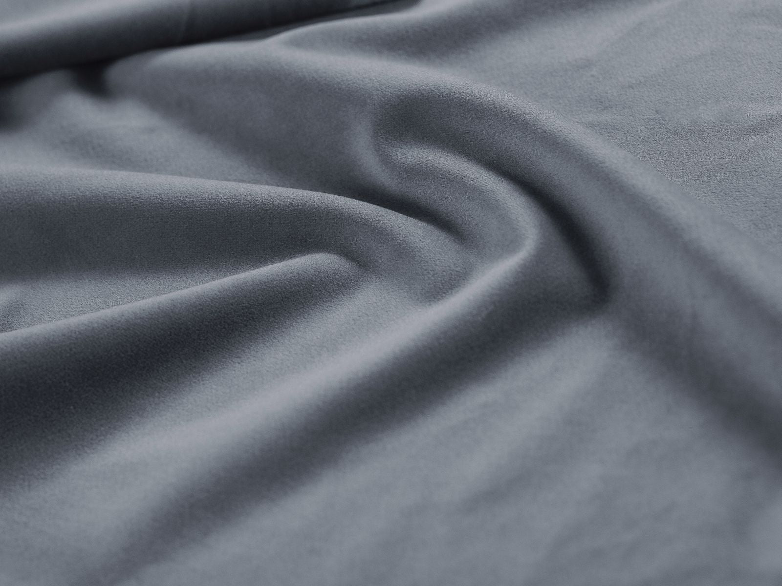 Stylisches Kaelle Bett in sanftem Light Blue-Bluvel, perfekt für moderne Schlafzimmer, mit praktischem Stauraum und ansprechendem Kopfteil.