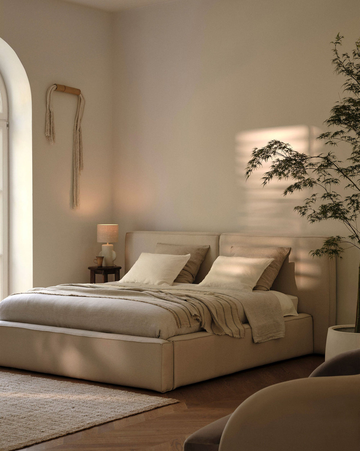 Jodie Bett mit Stauraum und Headboard 140cm in Dark Blue-Baloo präsentiert im Onlineshop von KAQTU Design AG. Bett ist von Micadoni