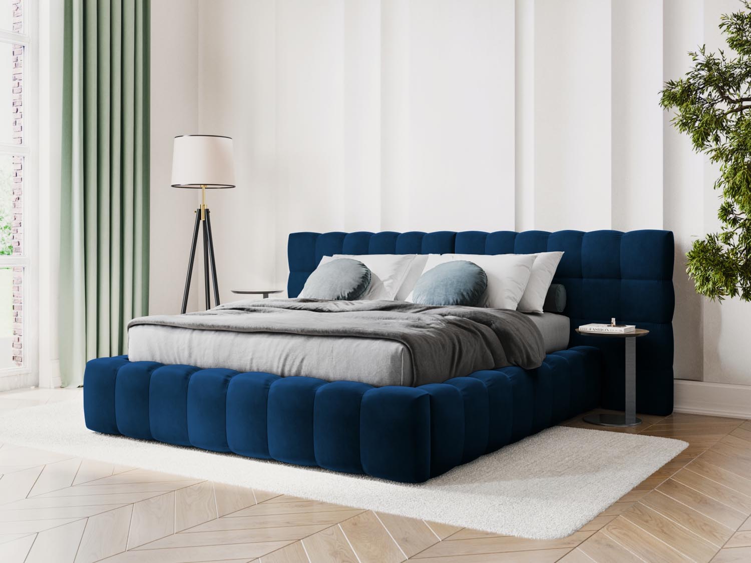 Elegantes Mamaia Velour Bett in Royal Blue mit praktischem Stauraum und stilvollem doppeltem Headboard, ideal für moderne Schlafzimmer.
