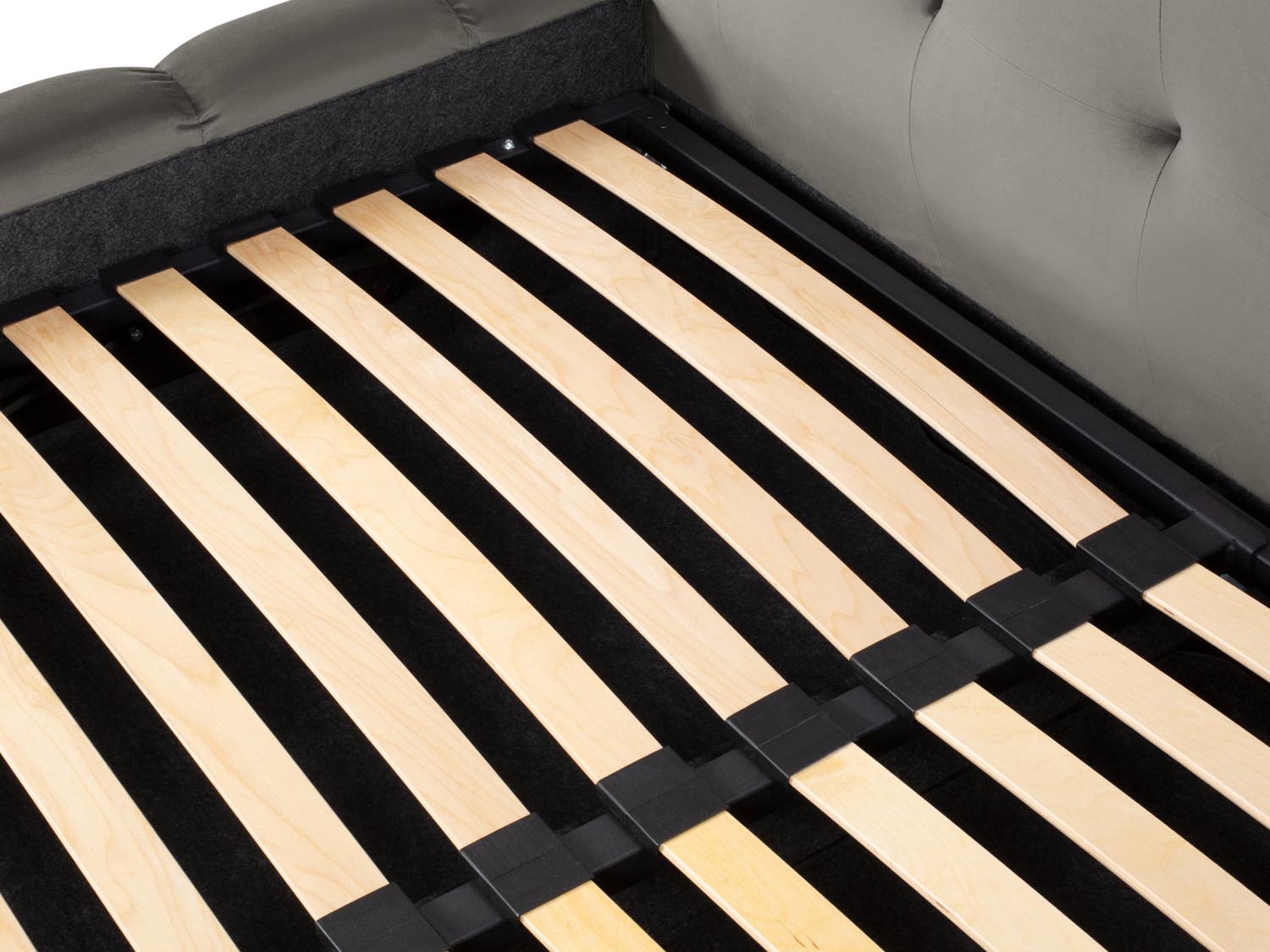 Stilvolles Mamaia Velour Bett in dezentem Grau, ausgestattet mit praktischem Stauraum und einem komfortablen doppelten Kopfteil.