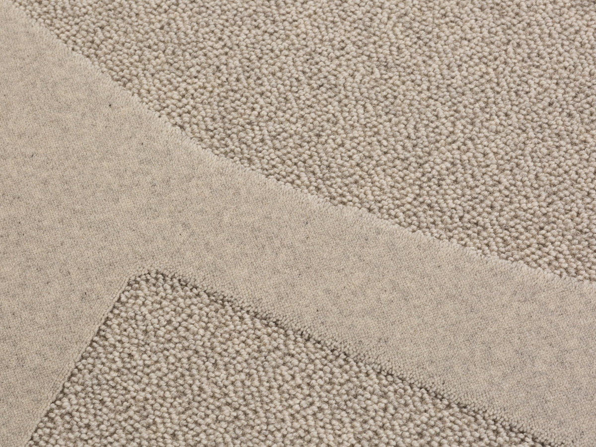 Hellgrauer Flow Teppich von Micadoni aus 100% englischer Wolle, rechteckige Form mit sauber verarbeiteten Kanten, Grösse 230x160cm.
