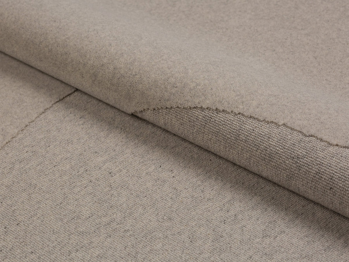 Hellgrauer Wollteppich Abstract von Micadoni mit dichter Florstruktur, rechteckige Form, Masse 230 x 160 x 1.25 cm.