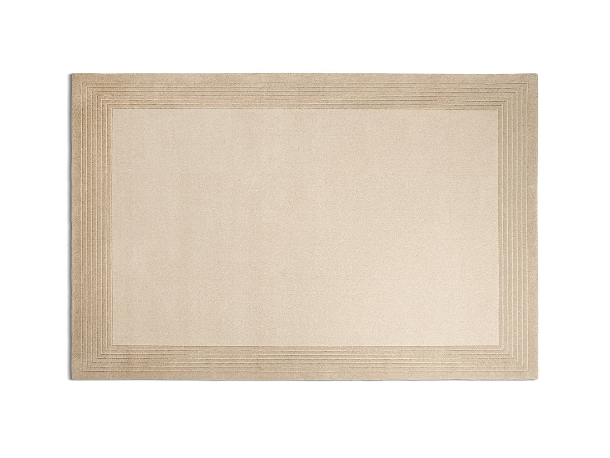 Beiger Wollteppich Kotto von Micadoni mit strukturierter Cut-&-Loop-Oberfläche und schmaler umlaufender Bordüre, rechteckige Form.