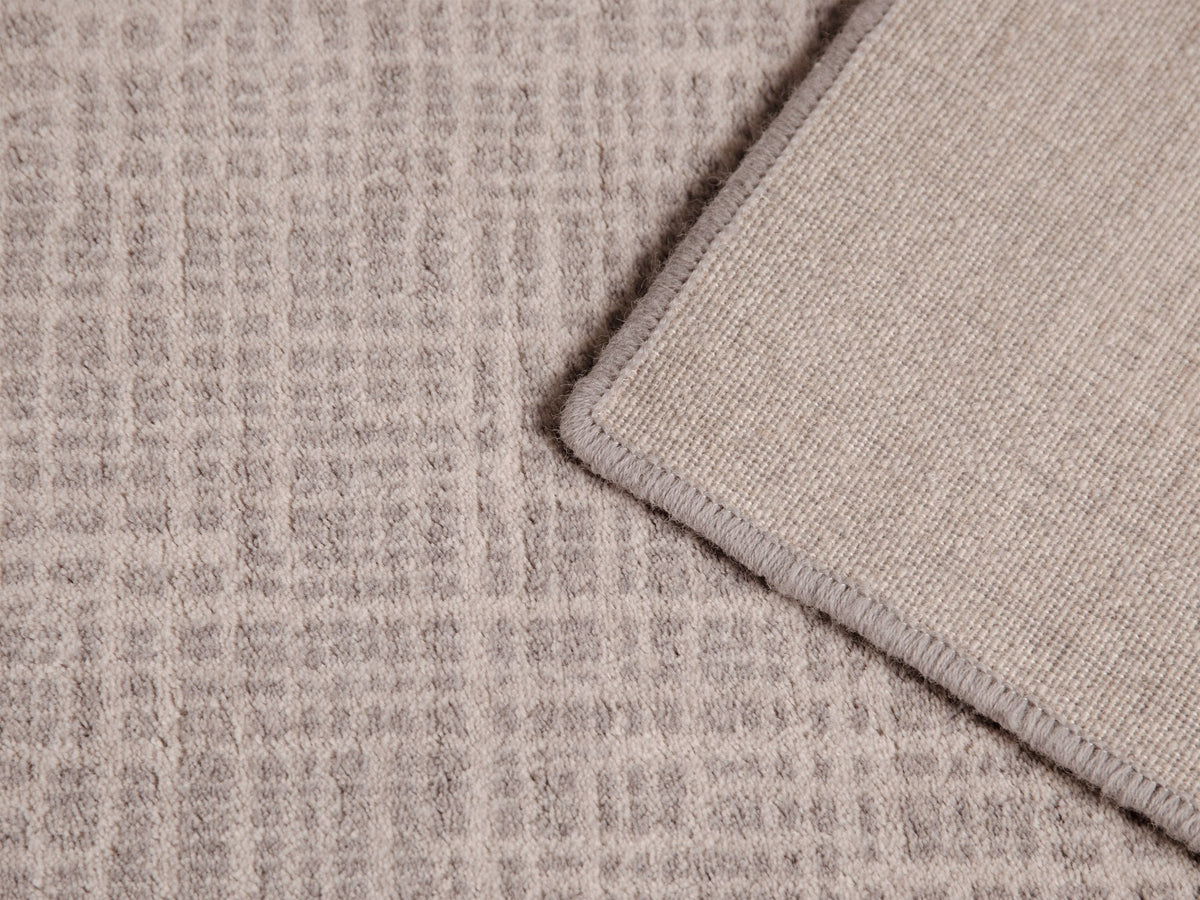 Beiger Wollteppich Rift von Micadoni mit unregelmässigem, leinenartigem Webmuster und dichtem Flor, rechteckige Form, 240x160 cm.