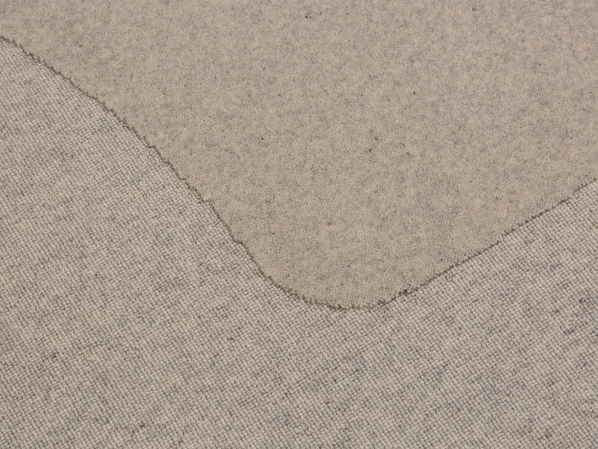Hellgrauer Teppich Abstract von Micadoni aus Schurwolle, rechteckige Form, Masse 300x200cm, dichte Florstruktur mit sauberer Kantenverarbeitung.