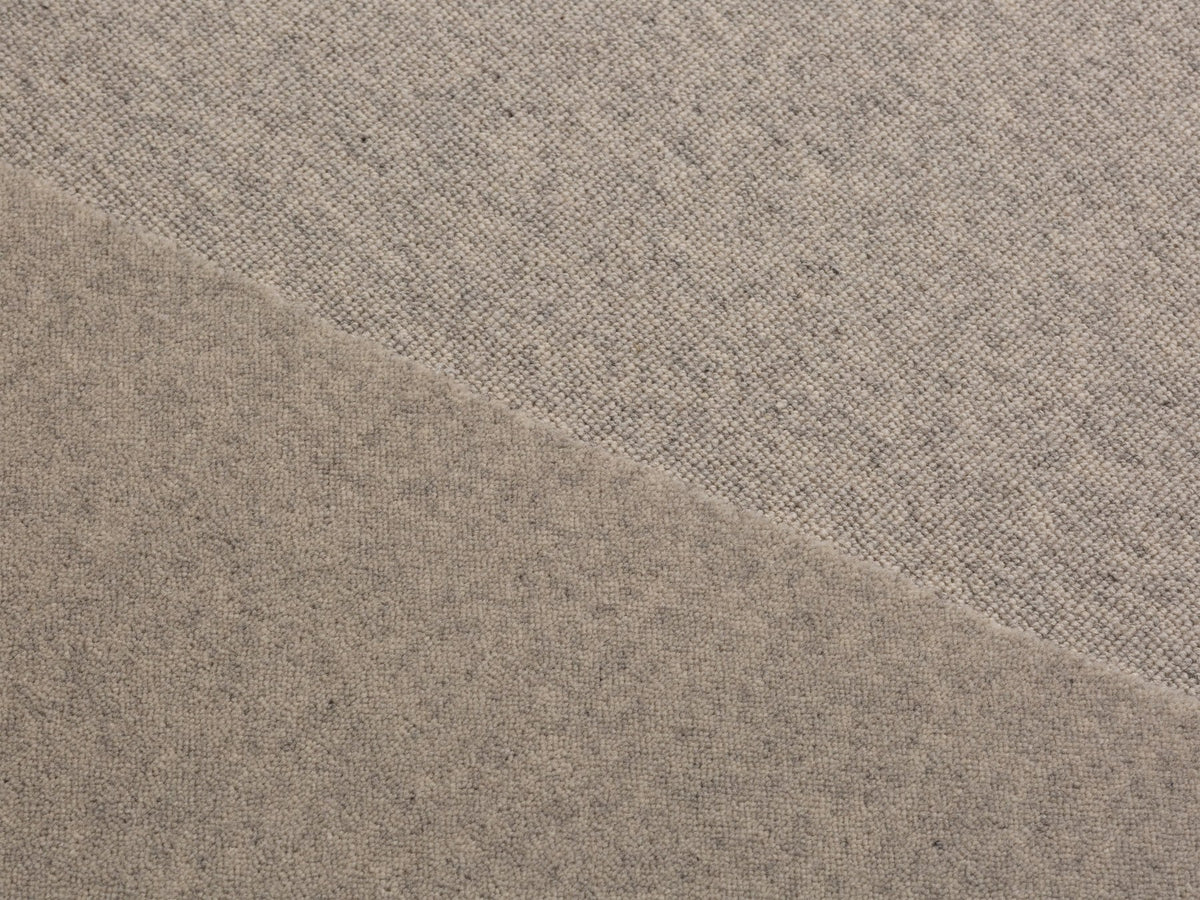 Hellgrauer Teppich Abstract von Micadoni aus Schurwolle, rechteckige Form, Masse 300x200cm, dichte Florstruktur mit sauberer Kantenverarbeitung.