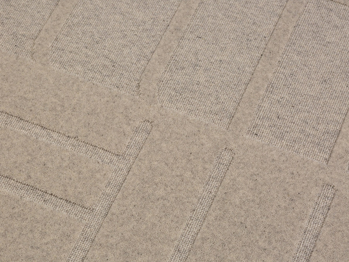 Hellgrauer Wollteppich Kasai von Micadoni, rechteckige Form, 300x200 cm, dichter Flor, sauber verarbeitete Kanten auf hellem Boden.