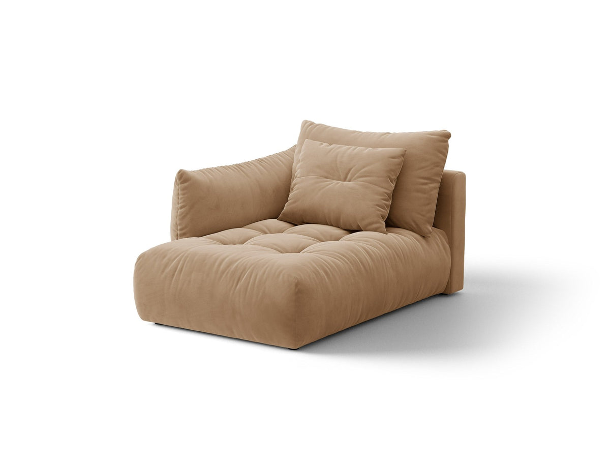 Beige Chaiselongue Bloom von Micadoni mit Veloursbezug Casino Pearl, schwarzen Kunststoffbeinen und gepolsterter Rückenlehne.