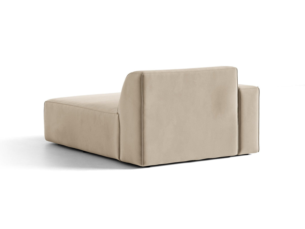 Jodie Chaiselongue von Micadoni in leichtem Beige, Venus-Samtstoff-Bezug, schwarze Kunststoffbeine, modulares Sofa-Element mit linker Ausrichtung.