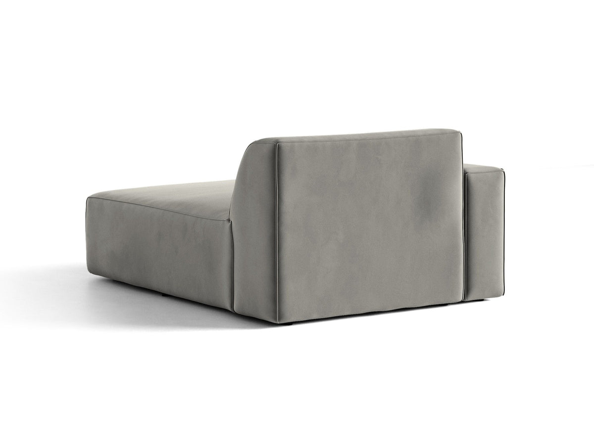 Jodie Chaiselongue von Micadoni in leichtem Beige, Venus-Samtstoff-Bezug, schwarze Kunststoffbeine, modulares Sofa-Element mit linker Ausrichtung.