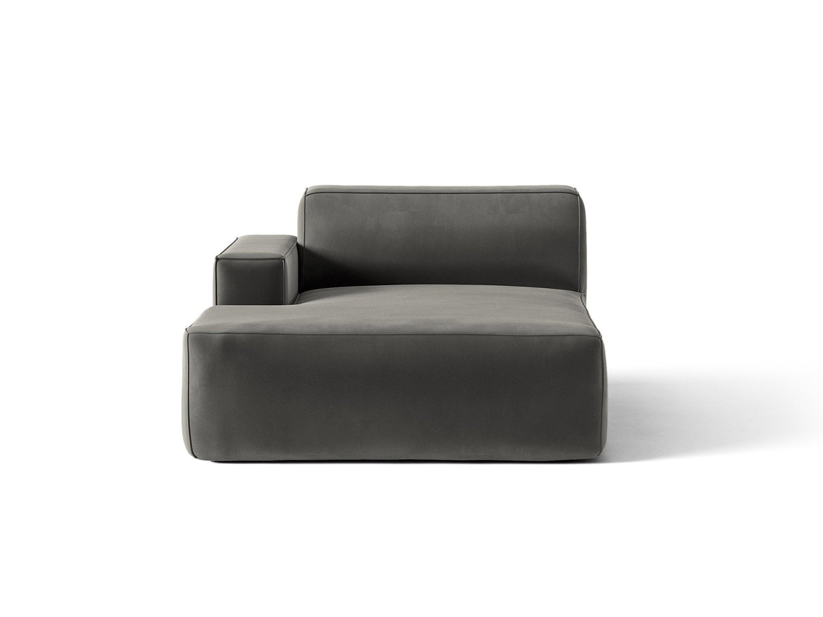 Jodie Chaiselongue von Micadoni in leichtem Beige, Venus-Samtstoff-Bezug, schwarze Kunststoffbeine, modulares Sofa-Element mit linker Ausrichtung.