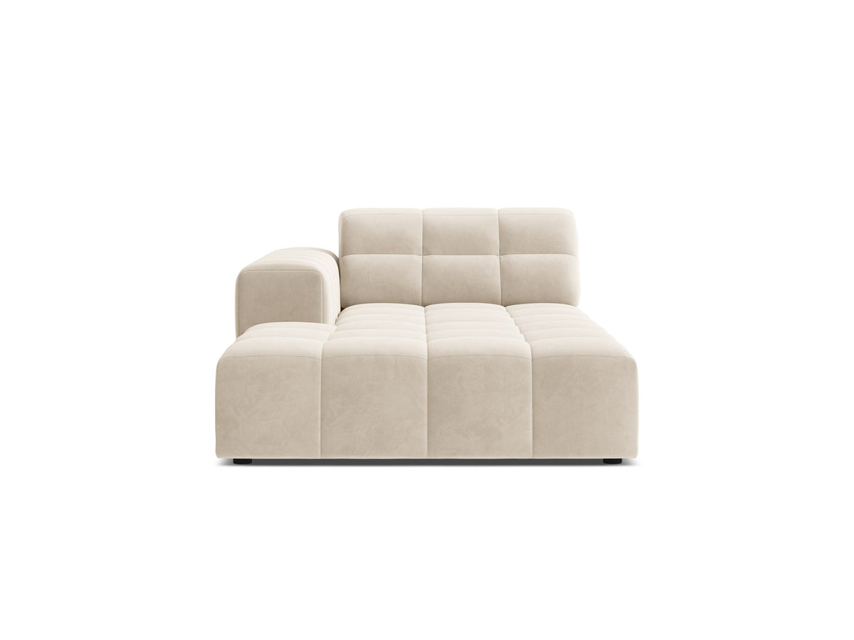 Chaiselongue Jennifer von Micadoni in Beige, Bezug aus Chenille-Stoff Eden, schwarze Kunststoffbeine, linksseitige Ausrichtung, modulares Sofaelement.