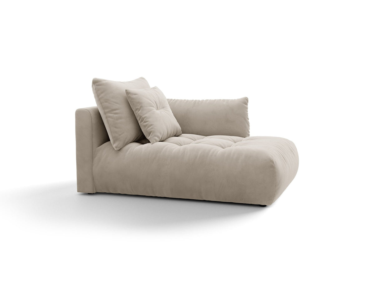 Modulares Sofa Bloom Chaiselongue von Micadoni in leichtem Beige mit Casino-Velours-Bezug, schwarzen Kunststoffbeinen und rechter Ausrichtung.