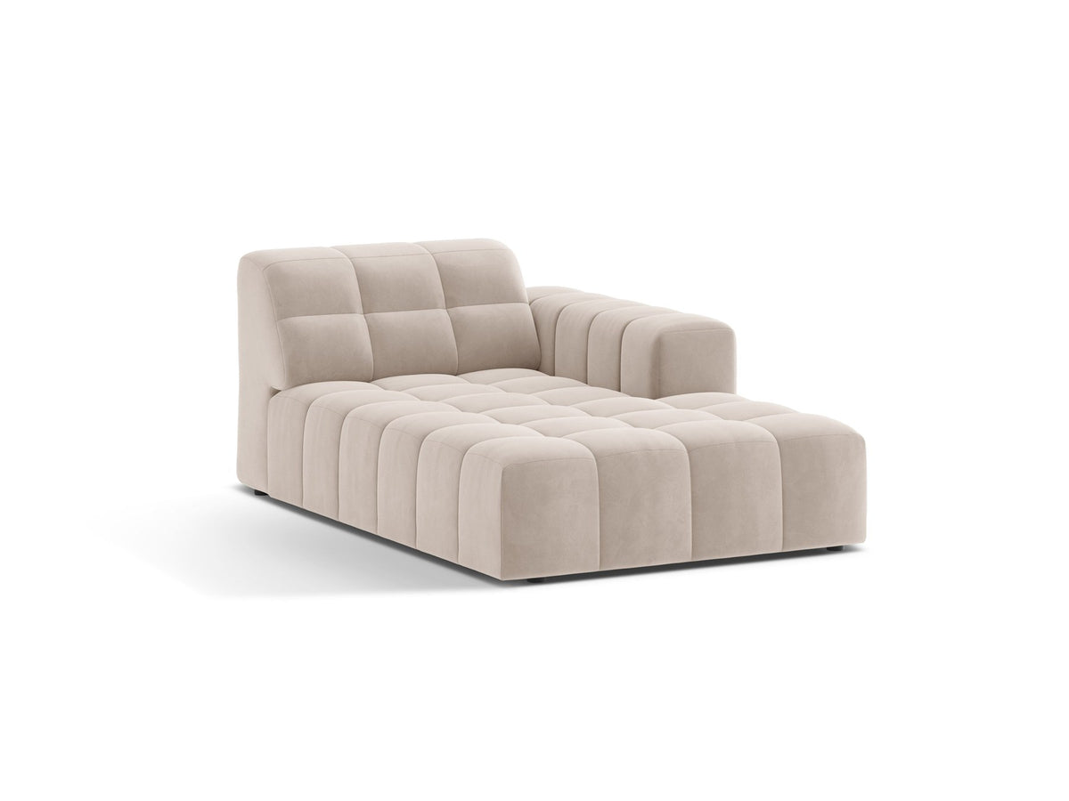Chaiselongue Jennifer von Micadoni in Leichtes Beige mit Chenille-Bezug Eden 2 Pearl, schwarzen Kunststoffbeinen, rechts ausgerichtet.