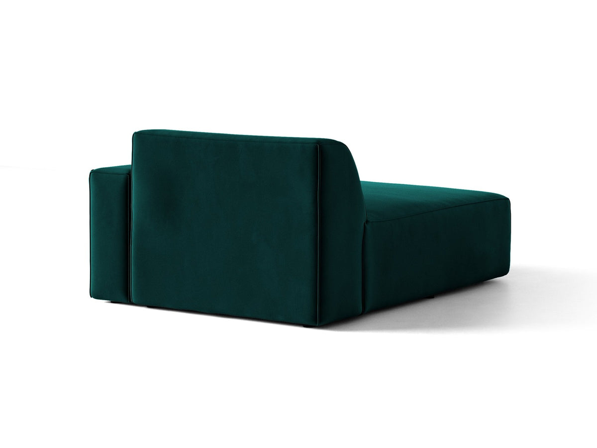 Beige Chaiselongue Jodie von Micadoni mit Samtstoff-Bezug, schwarzen Kunststoffbeinen und modularer Sofa-Bauweise, rechte Ausrichtung.