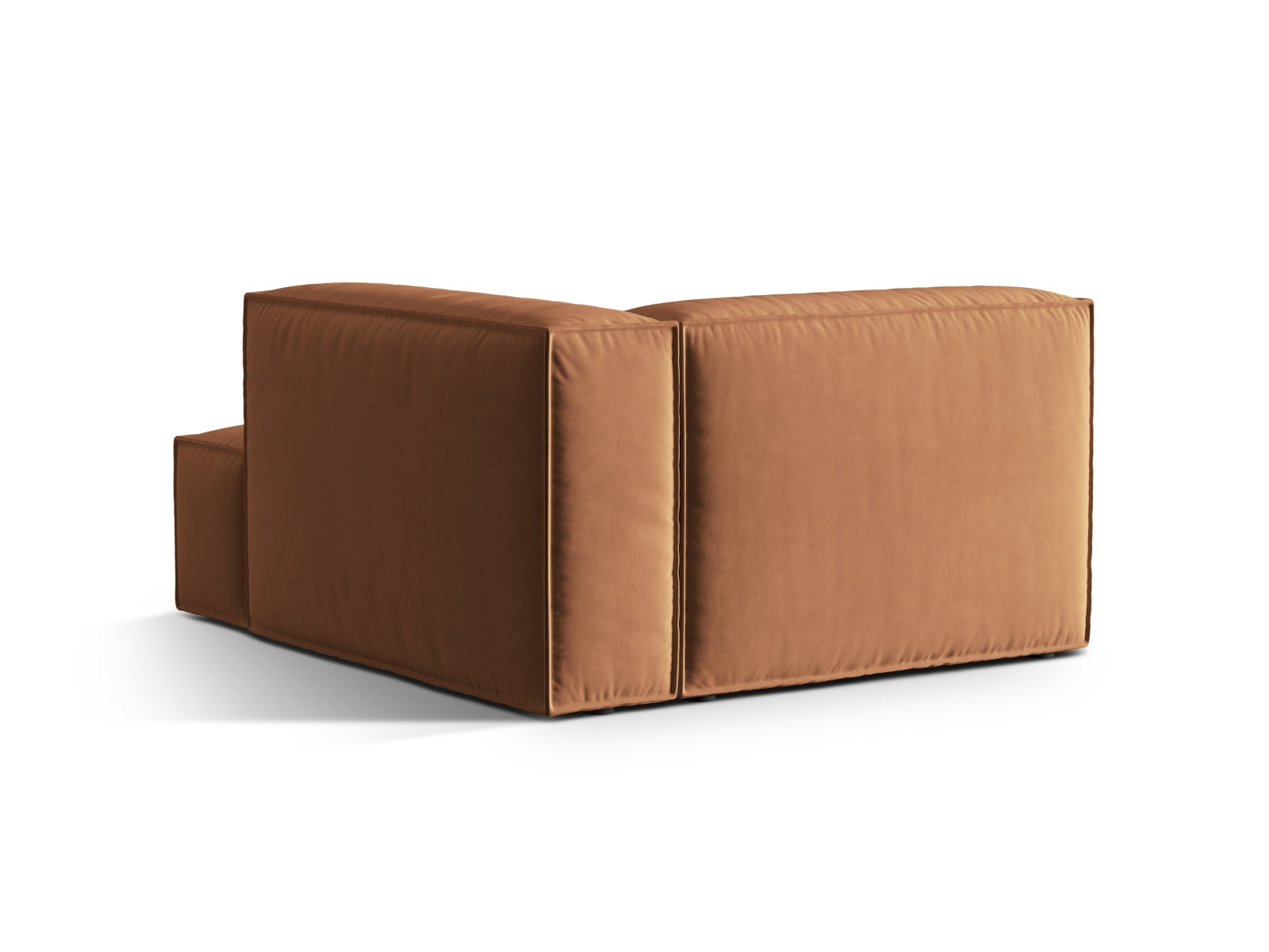 Stilvolle Nuria Velour Chaise Longue in warmem Honigton, ideal für moderne Wohnkonzepte. Flexibles, modulares Sofa von Micadoni.