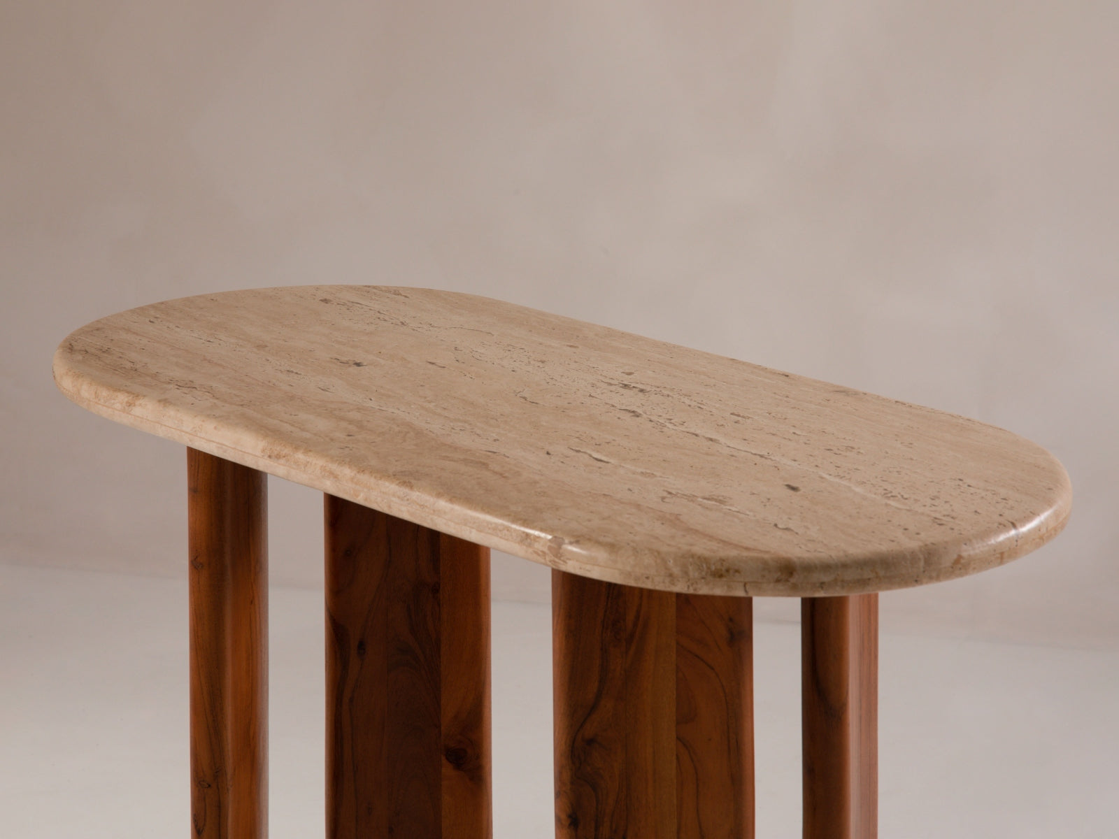 Eleganter Konsolentisch Cleo von Micadoni, ideal für Flur oder Wohnzimmer, Maße 100x45x76 cm, vereint Stil und Funktionalität.