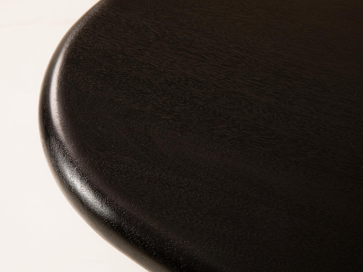 Moderner Konsolentisch Aita von Micadoni, perfekt für schmale Räume, mit ansprechendem Design und praktischen Maßen von 120x50x76 cm.