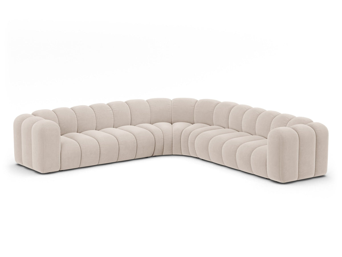 Modulares symmetrisches Ecksofa Lupine von Micadoni in leichtem Beige mit Venus-Samtstoff und schwarzen Kunststoffbeinen aus Polypropylen