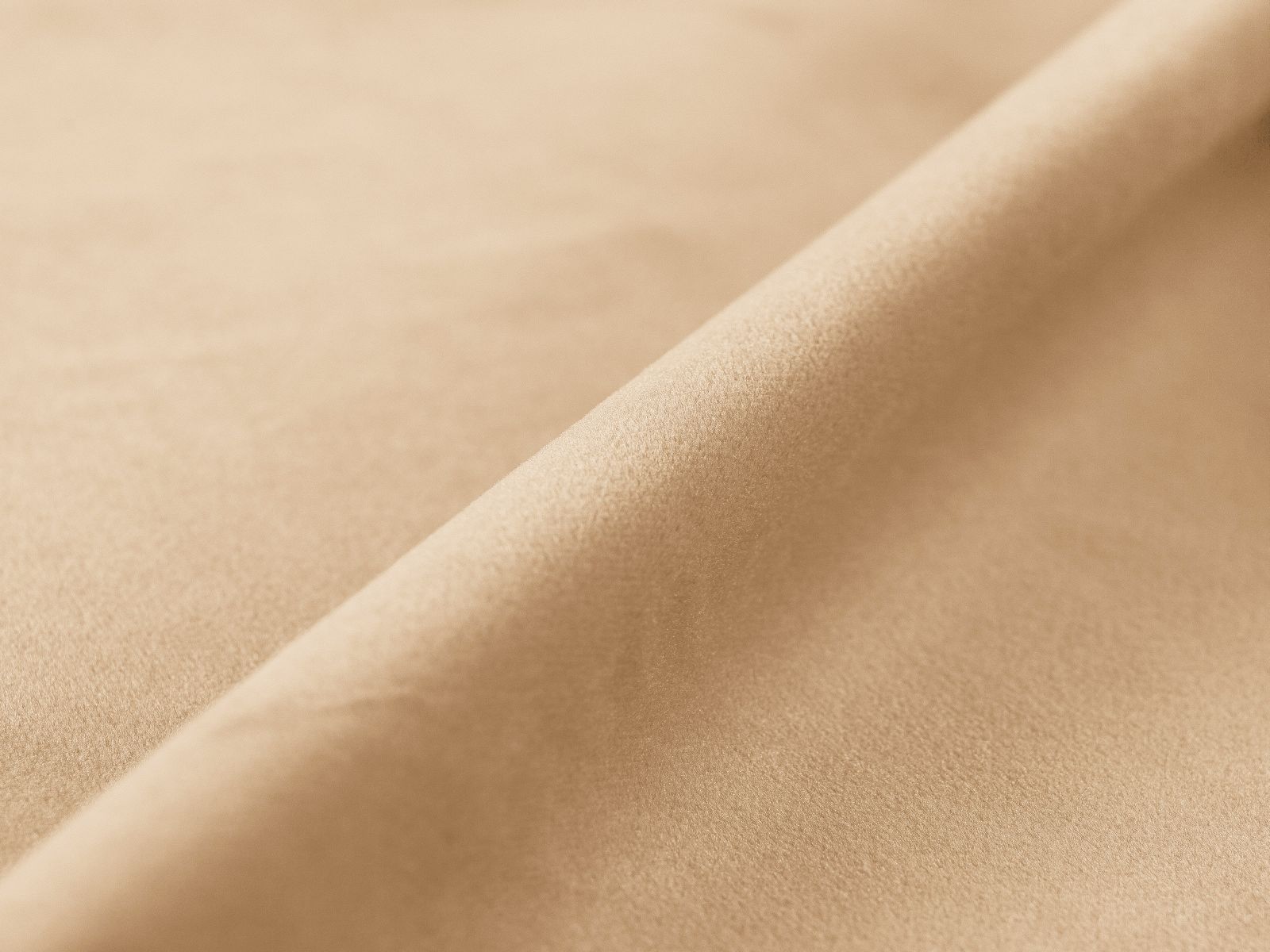 Elegantes Kopfteil Jamie in sanftem Nude-Paris, ideal für zeitgemäße Schlafzimmergestaltung. Hochwertige Verarbeitung von Micadoni.