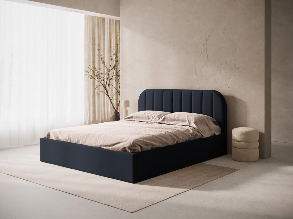 Billy Velour Headboard in Dark Blue-Bluvel präsentiert im Onlineshop von KAQTU Design AG. Kopfteile ist von Micadoni