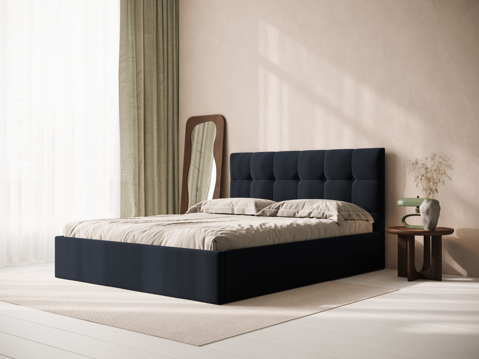 Elegantes Phaedra Velour Kopfteil in sattem Blau, ideal für stilvolle Schlafzimmer, die Komfort und modernes Design kombinieren.