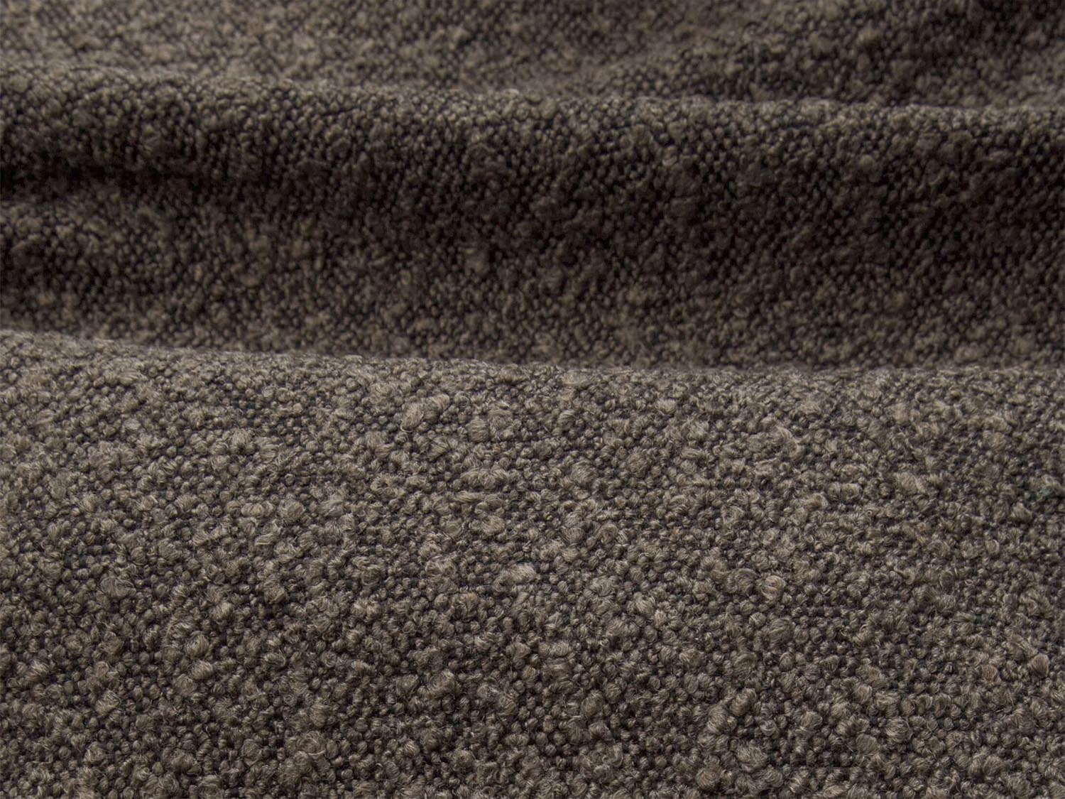 Stilvolles Olivia Boucle Kopfteil in sanften Grautönen, perfekt für moderne Schlafzimmer. Hochwertige Materialien und elegantes Design von Micadoni.
