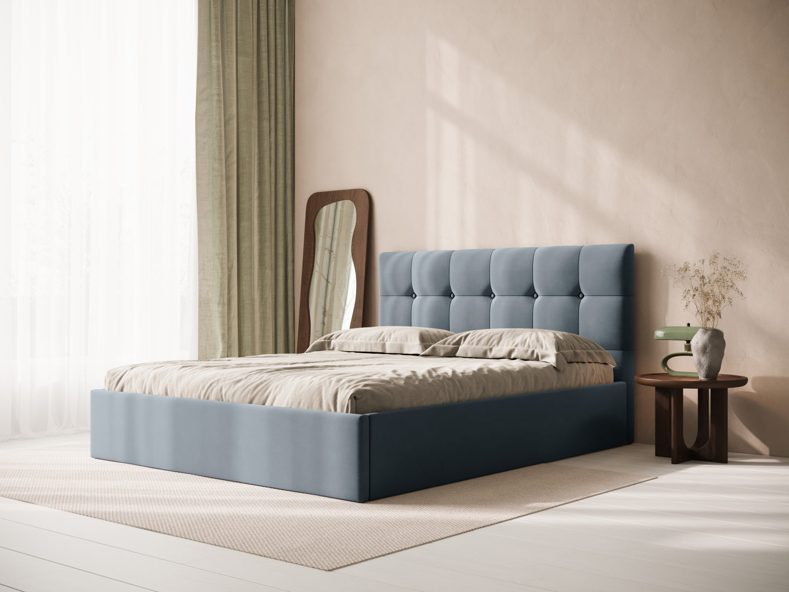 Luxuriöses Velour-Kopfteil Phaedra in zartem Blau, perfekt für moderne Schlafzimmer und geschmackvolle Einrichtungsideen.