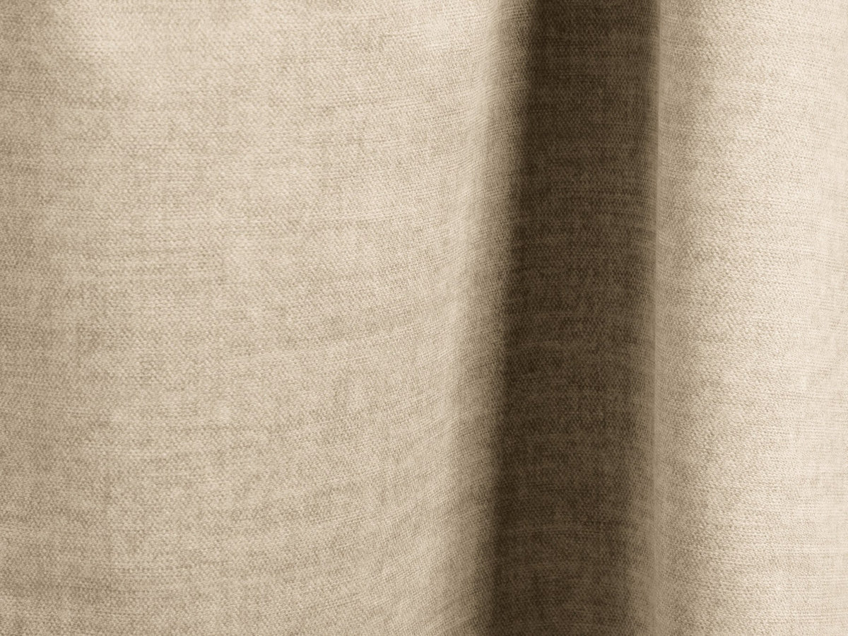 Ecksofa Ella von Micadoni in Leichtes Beige mit Veloursstoff-Bezug, schwarzen Kunststoffbeinen und ausklappbarer Liegefläche links, Retro-Form.